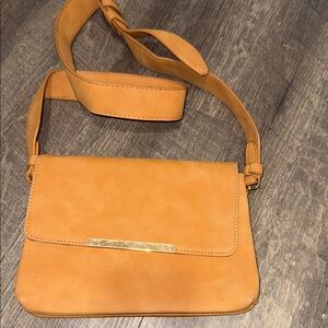 Chic Tan Leather Shoulder Bag